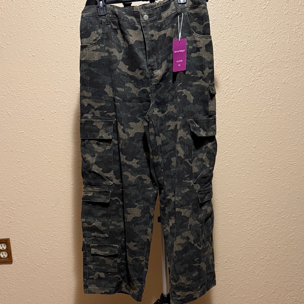 Women’s Camo Cargo straight leg pants NWT XL & Large available NEW